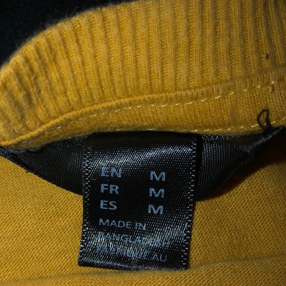 A mustered yellow crop top - Picture 2 of 2